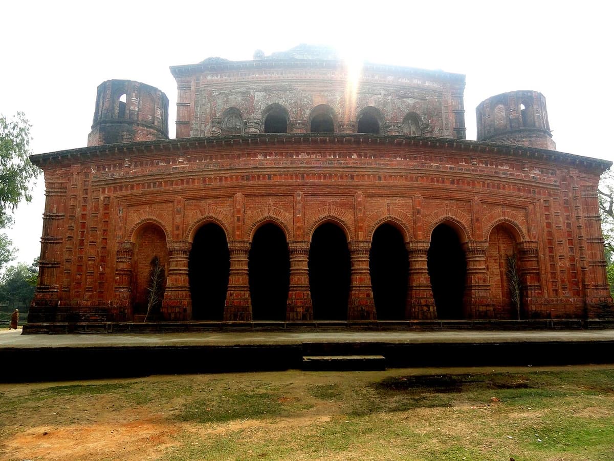Hatikumrul Navaratna Temple, Sirajganj